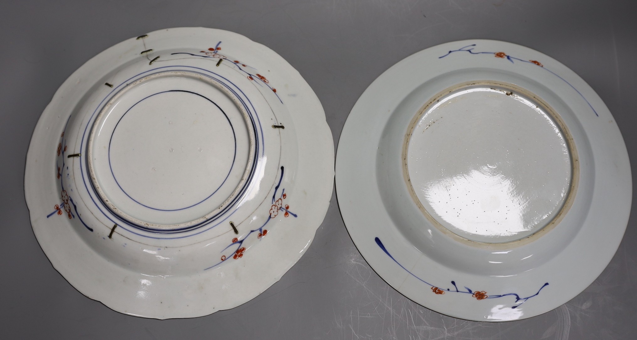 A Chinese Imari dish, Kangxi period, and an 18th century Japanese Arita dish (restored) largest 28cm